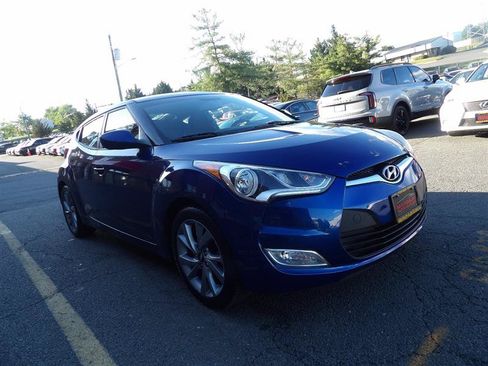 Used 2017 Hyundai Veloster FWD image 2