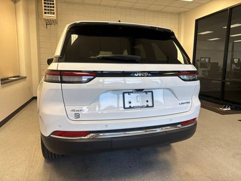 Used 2023 Jeep Grand Cherokee Limited AWD/4WD image 42