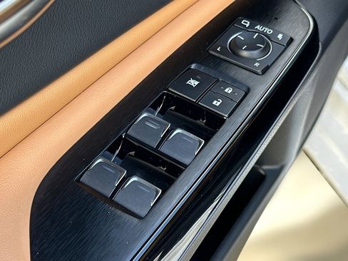 Used 2025 Lexus ES 300h w/ Premium Package image 13