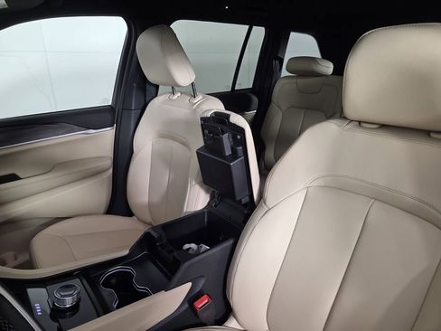 New 2026 Jeep Grand Cherokee Limited RWD image 16