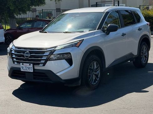 Used 2024 Nissan Rogue S FWD image 3