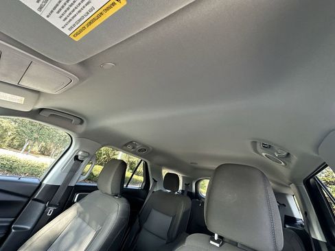 Used 2022 Ford Explorer XLT image 25