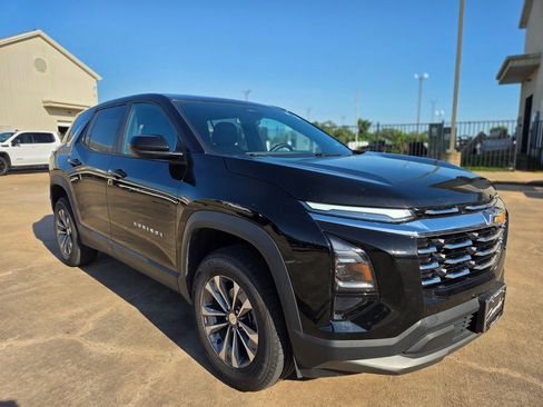 Used 2026 Chevrolet Equinox LT w/ Convenience Package II FWD image 3
