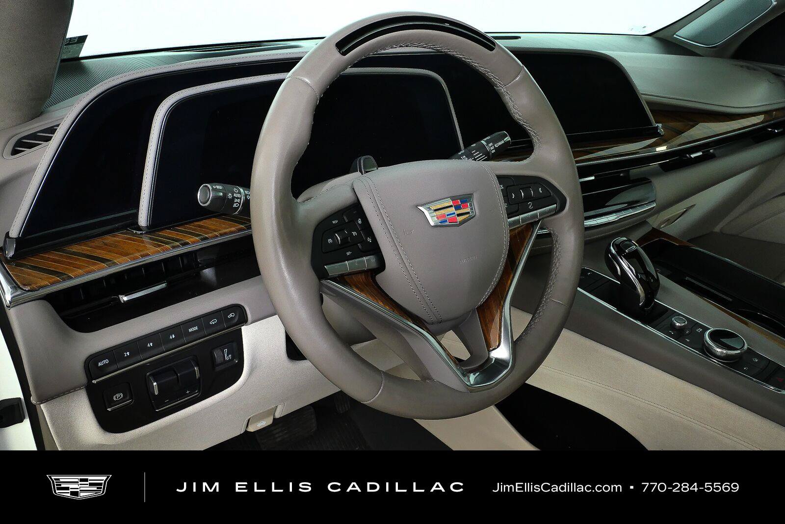 Used 2023 Cadillac Escalade ESV Sport Platinum w/ LPO, ONYX Package AWD/4WD image 4