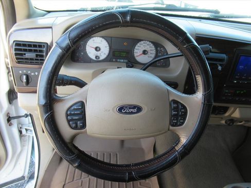 Used 2006 Ford F350 Lariat image 16