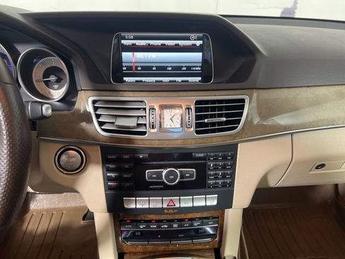 Used 2014 Mercedes-Benz E 250 BlueTEC Sedan image 18