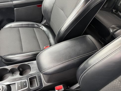 Used 2025 Ford Escape SE image 14