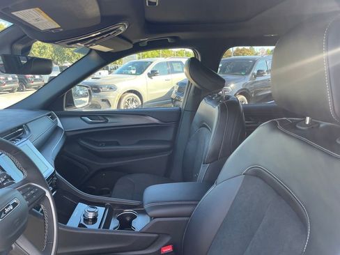 New 2025 Jeep Grand Cherokee L Altitude image 2