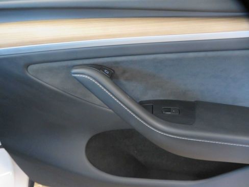 Used 2024 Tesla Model Y Long Range AWD/4WD image 25