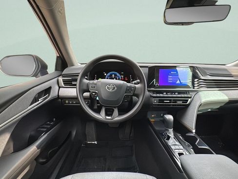 Used 2025 Toyota Camry LE w/ Convenience Package FWD image 15