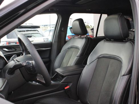 Used 2026 Jeep Grand Cherokee Altitude AWD/4WD image 10