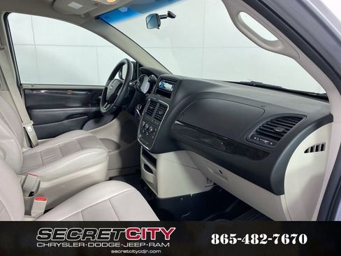 Used 2014 Dodge Grand Caravan SXT image 32