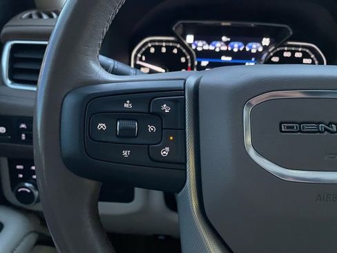 Used 2021 GMC Yukon Denali w/ Denali Premium Package image 15
