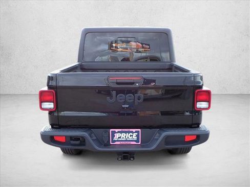 Used 2022 Jeep Gladiator Sport image 3