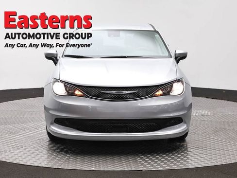 Used 2023 Chrysler Voyager LX FWD image 2