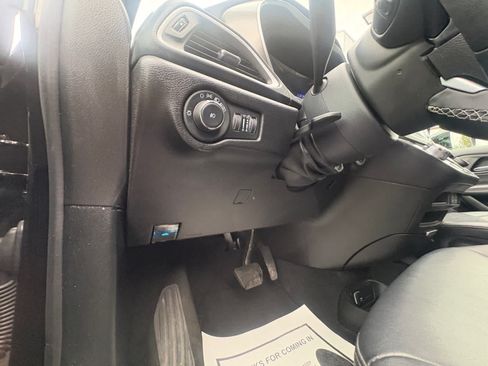 Used 2025 Chrysler Pacifica Select FWD image 32