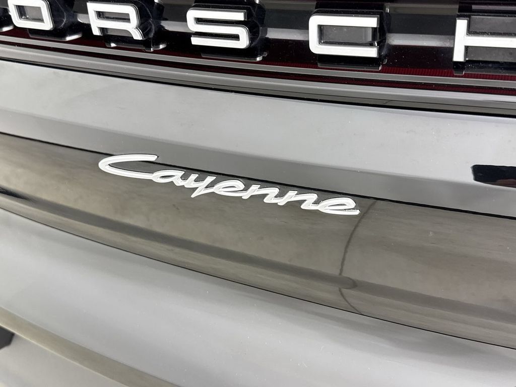 Certified 2024 Porsche Cayenne Coupe AWD/4WD image 18