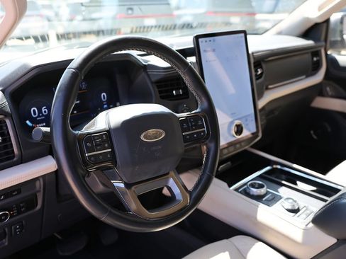 Used 2024 Ford Expedition Max Platinum AWD/4WD image 12