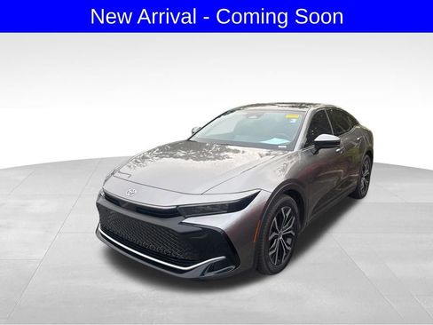 Used 2023 Toyota Crown Limited image 1