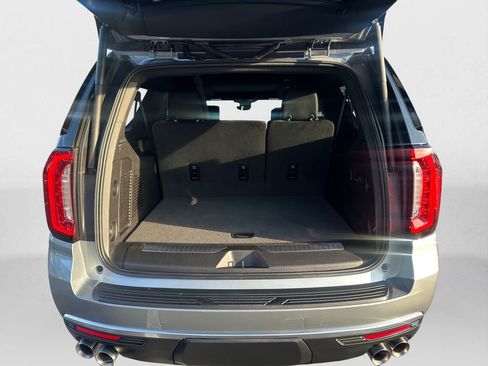 Used 2024 GMC Yukon XL Denali w/ Advanced Technology Package image 13