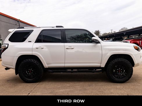 Used 2023 Toyota 4Runner SR5 Premium w/ Moonroof Package image 10