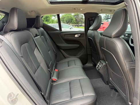 Certified 2024 Volvo XC40 B5 Ultimate w/ Protection Package Premier AWD/4WD image 12