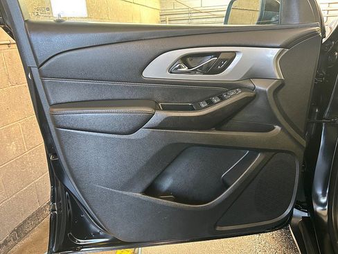 Used 2024 GMC Terrain SLE image 34