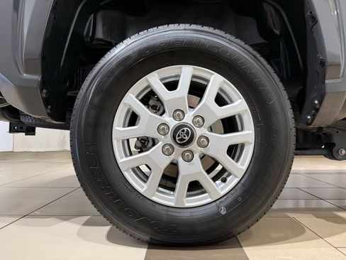 Certified 2025 Toyota Tacoma SR5 AWD/4WD image 7