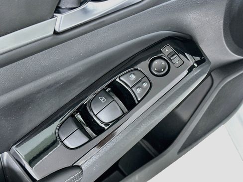 Used 2023 Nissan Altima 2.5 SV FWD image 15