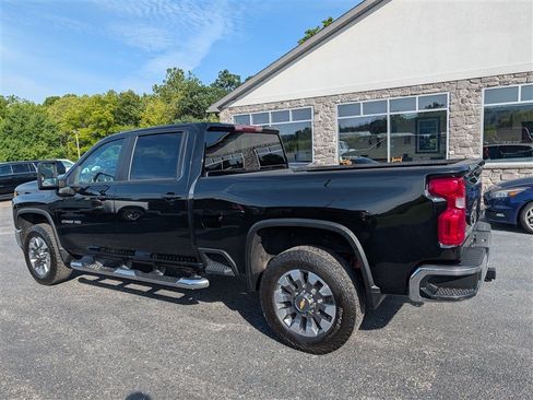 Used 2022 Chevrolet Silverado 2500 LT w/ Convenience Package AWD/4WD image 4