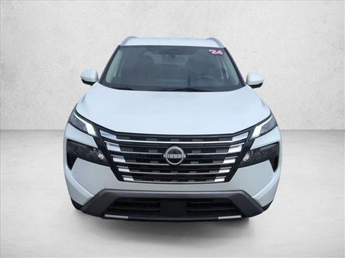 Used 2024 Nissan Rogue SL FWD image 2