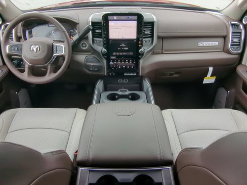 Used 2026 RAM 2500 Laramie AWD/4WD image 13