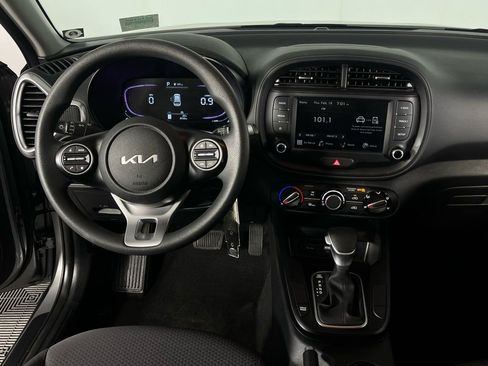 Used 2025 Kia Soul LX image 13