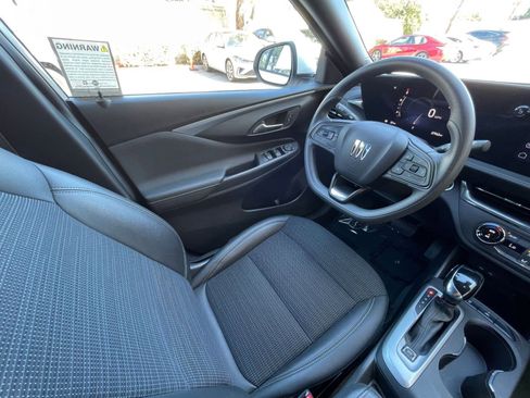 Used 2025 Buick Envista Preferred image 34