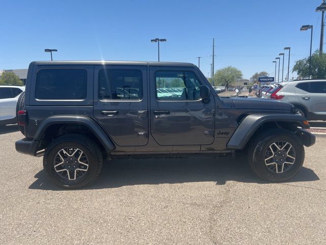 Used 2025 Jeep Wrangler Unlimited Sahara AWD/4WD image 2