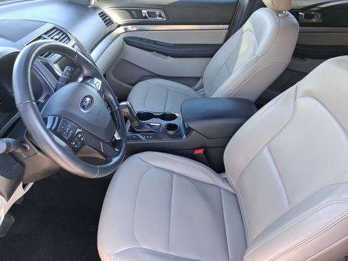 Used 2019 Ford Explorer XLT w/ Equipment Group 202A image 5