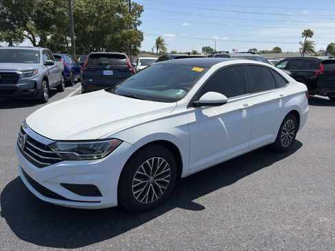 Used 2019 Volkswagen Jetta SE image 3
