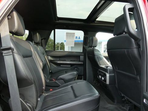 Used 2020 Ford Expedition XLT w/ Equipment Group 202A AWD/4WD image 16