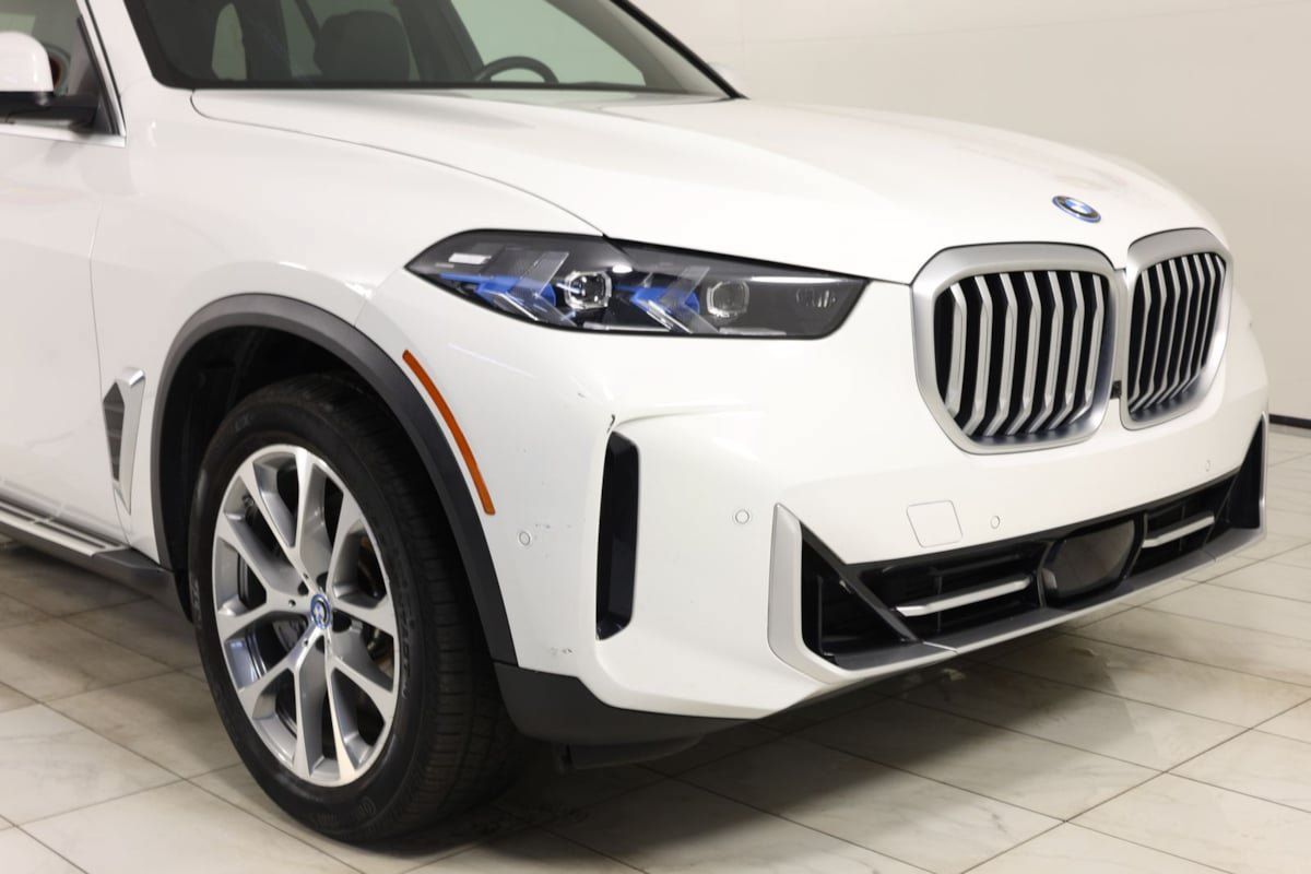Used 2025 BMW X5 xDrive50e AWD/4WD image 37