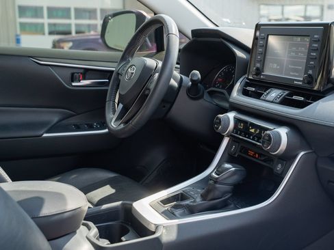 Used 2020 Toyota RAV4 XLE Premium FWD image 12