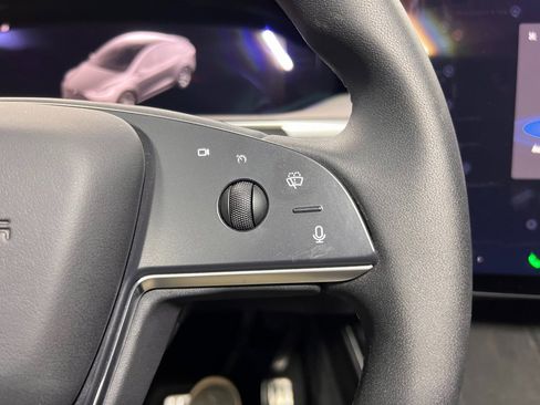 Used 2025 Tesla Model X image 16