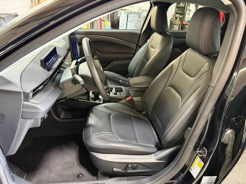 Used 2025 Ford Mustang Mach-E Premium AWD/4WD image 19