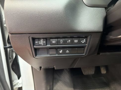Used 2025 Toyota Tundra Limited AWD/4WD image 24