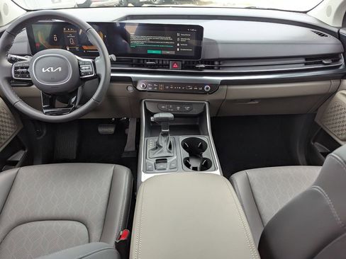 New 2026 Kia Carnival FWD image 12