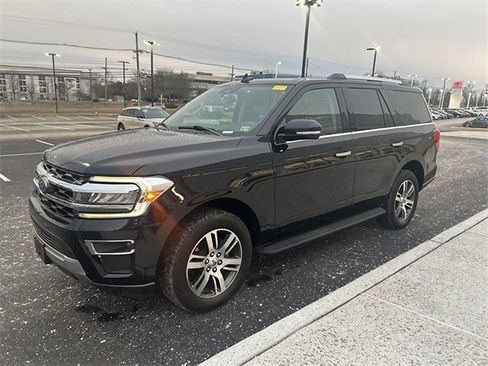 Used 2024 Ford Expedition Limited image 2
