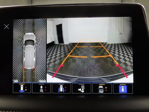 Used 2024 GMC Yukon XL SLT w/ SLT Premium Package image 15