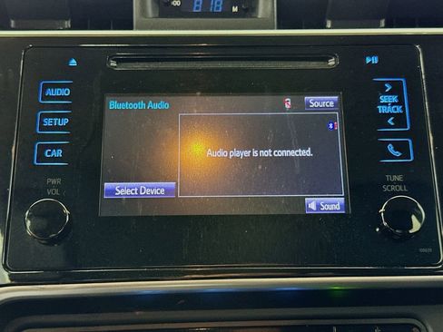 Used 2019 Toyota Corolla LE image 17