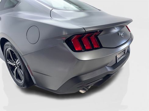 Used 2025 Ford Mustang Coupe image 17