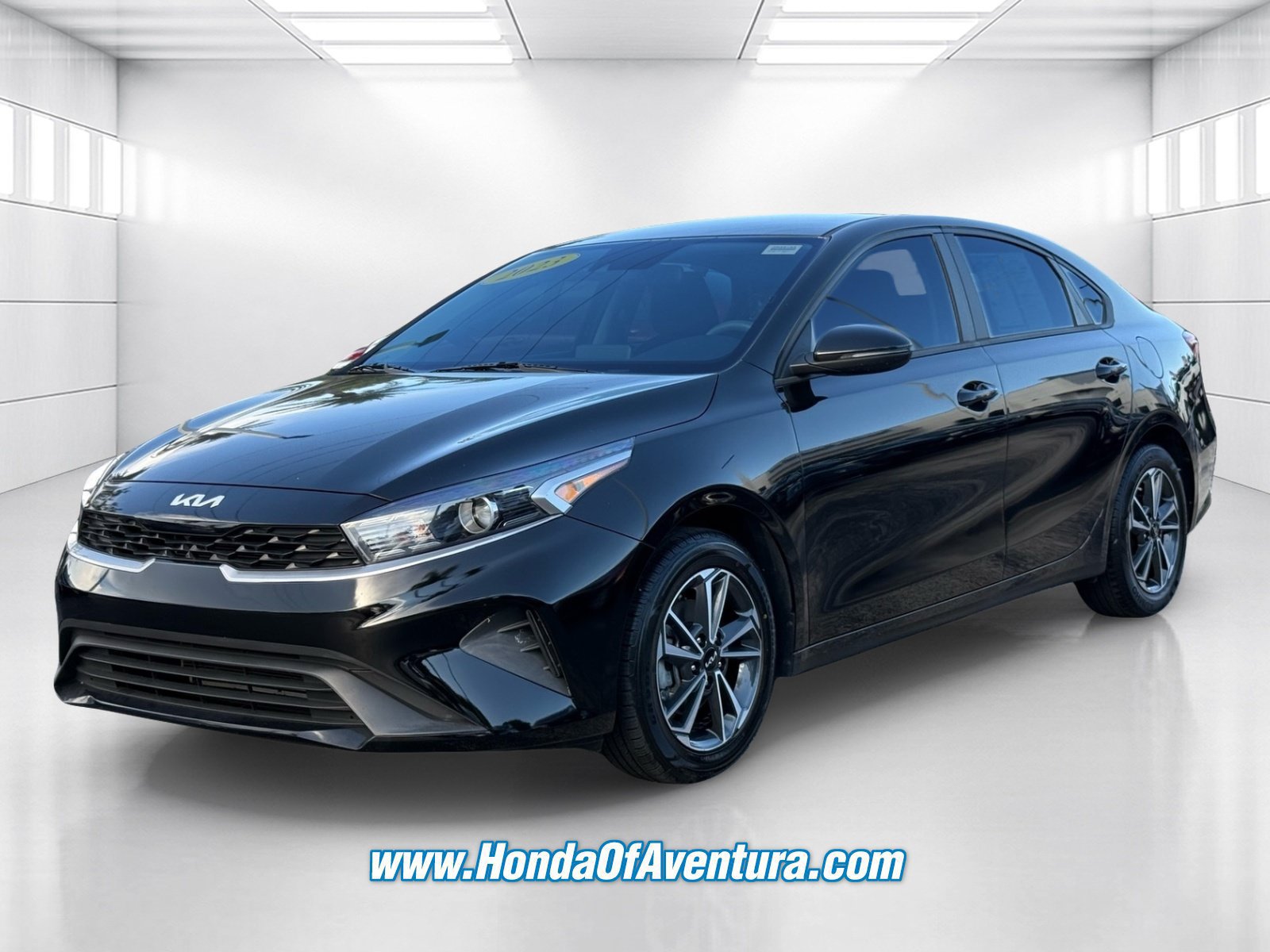 Used 2023 Kia Forte LXS w/ LXS Technology Package FWD image 3