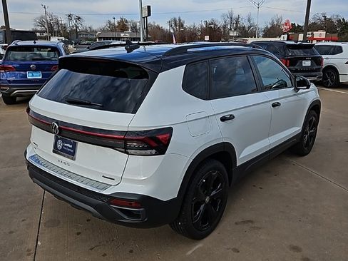 Used 2025 Volkswagen Taos SE image 5